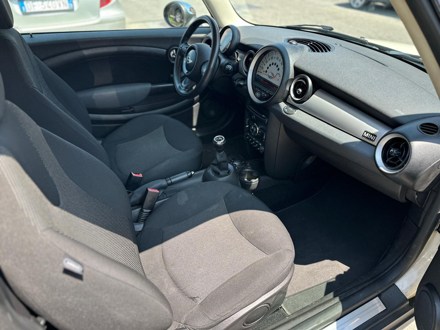MINI ONE 1.6 16V – STILE ICONICO E GUIDA DIVERTENTE