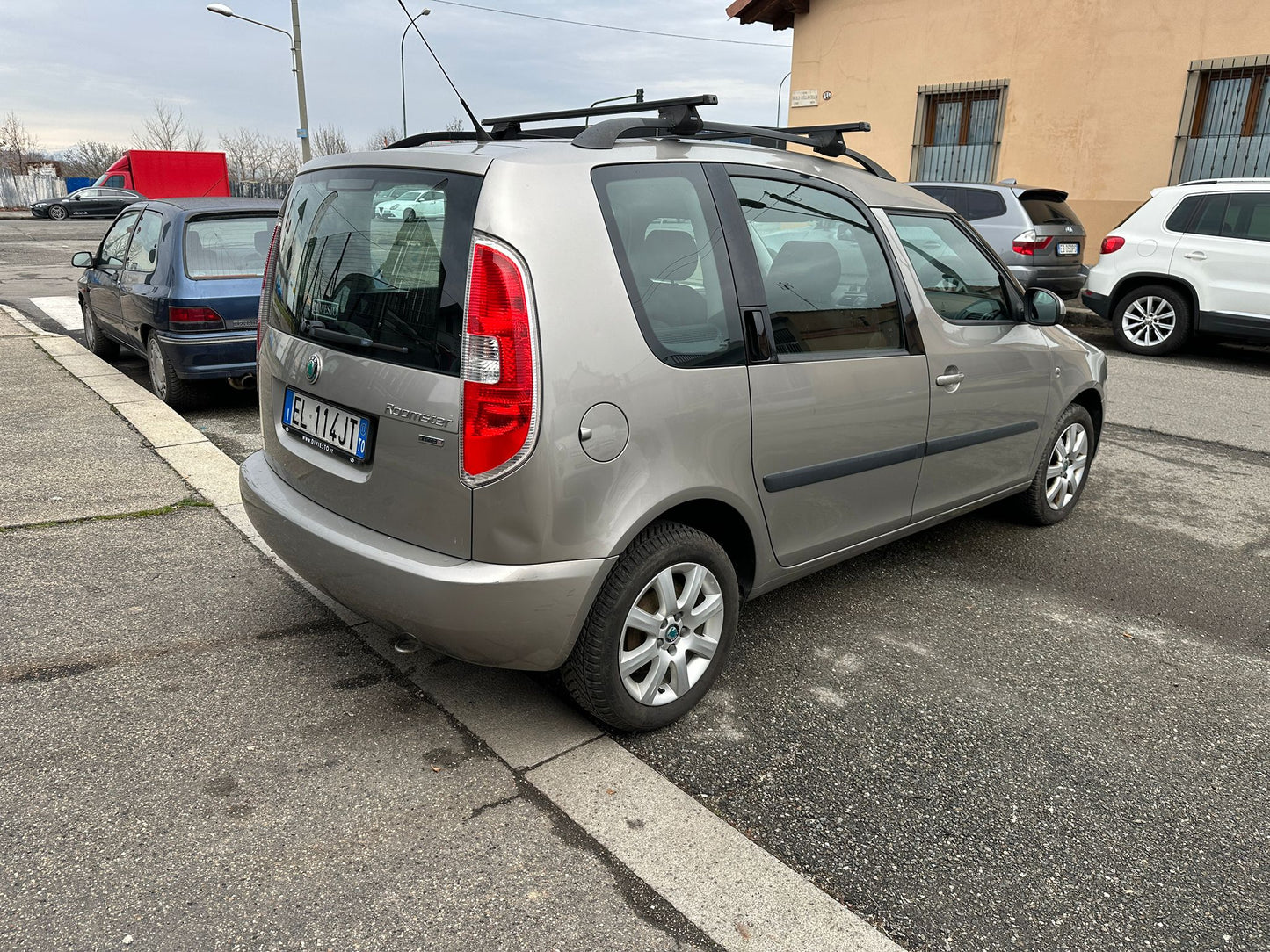 ŠKODA ROOMSTER 1.2 12V 70CV STYLE – SPAZIOSA ED ECONOMICA!