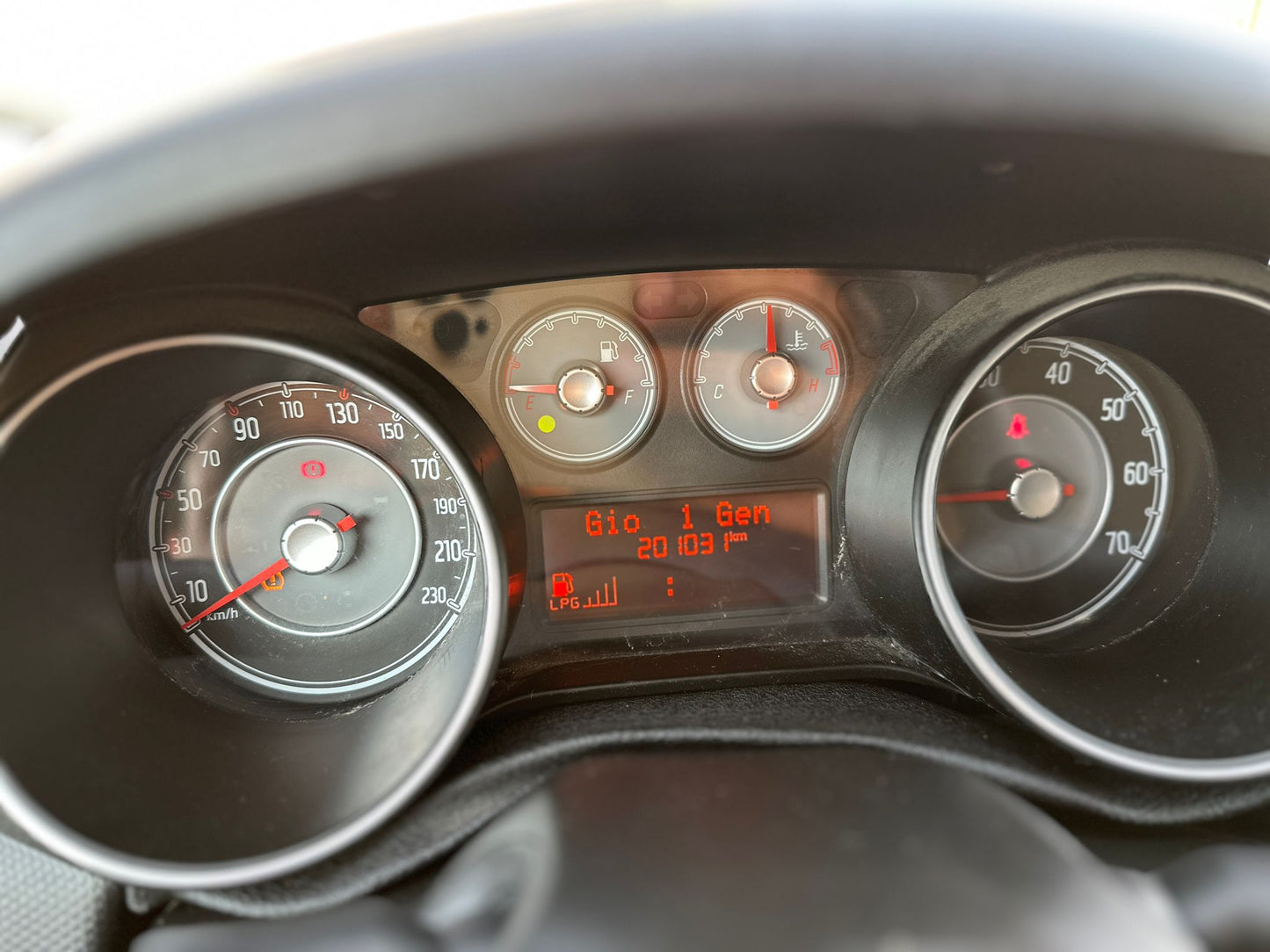 FIAT PUNTO 1.4 8V 5P EASYPOWER LOUNGE – GPL, SPAZIOSA E CONVENIENTE