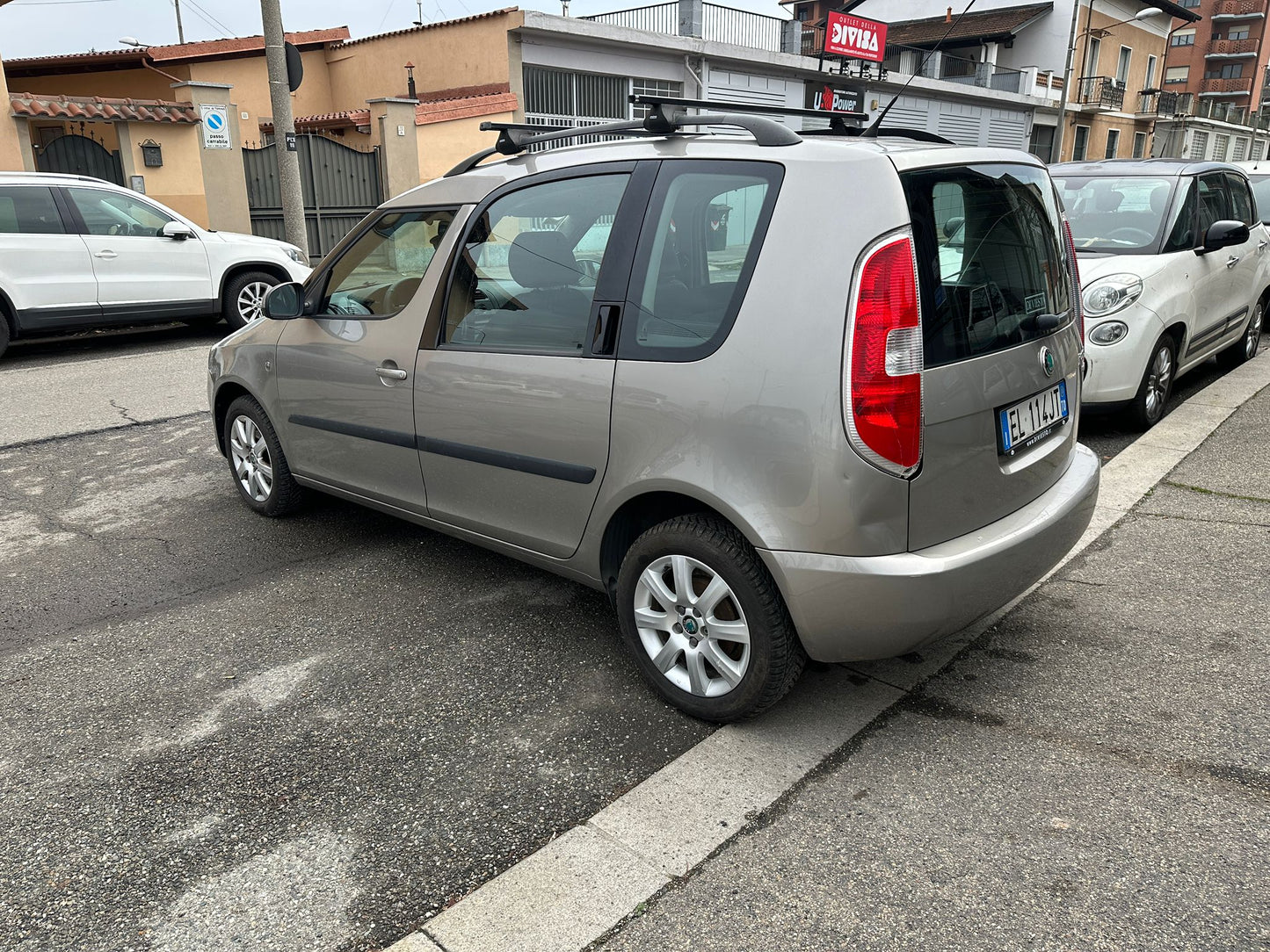 ŠKODA ROOMSTER 1.2 12V 70CV STYLE – SPAZIOSA ED ECONOMICA!