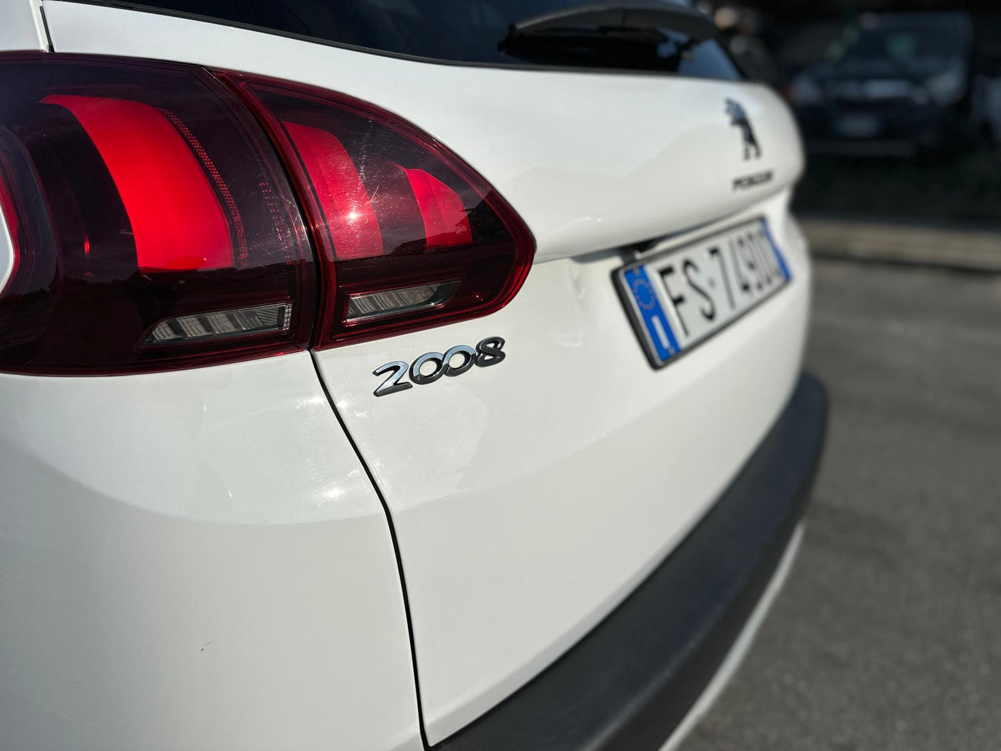 PEUGEOT 2008 1.2 PURETECH TURBO 110 S&S BLACK MATT – ELEGANZA, TECNOLOGIA E GUIDA DINAMICA
