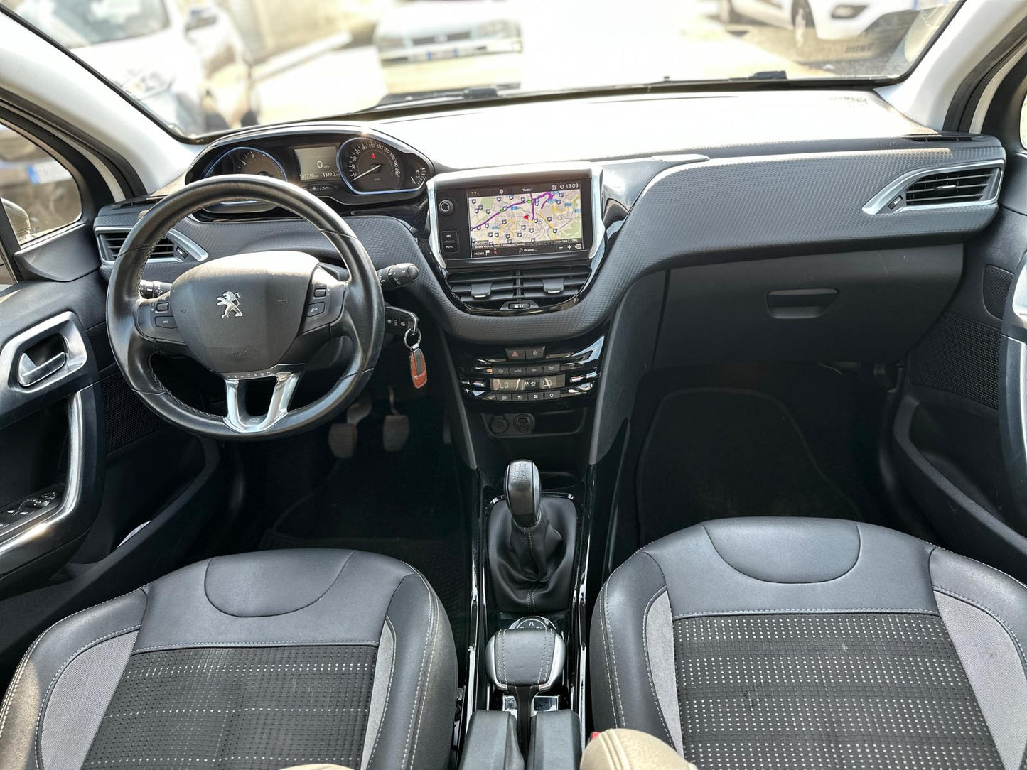 PEUGEOT 2008 1.2 PURETECH TURBO 110 S&S BLACK MATT – ELEGANZA, TECNOLOGIA E GUIDA DINAMICA