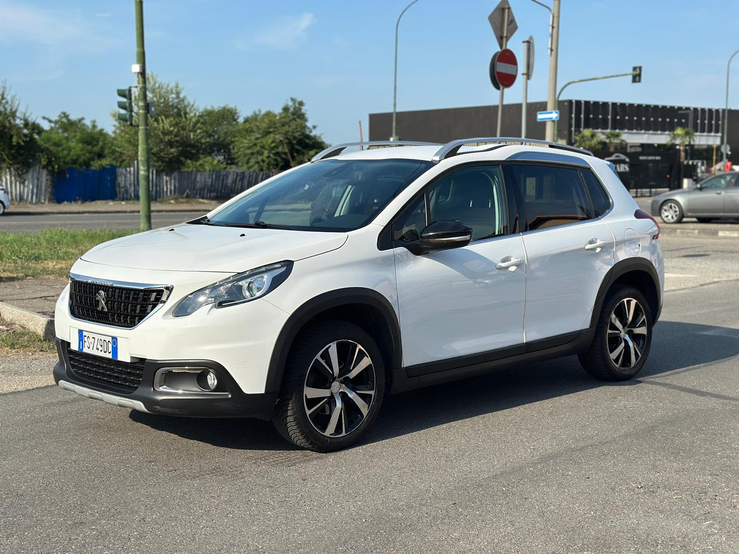 PEUGEOT 2008 1.2 PURETECH TURBO 110 S&S BLACK MATT – ELEGANZA, TECNOLOGIA E GUIDA DINAMICA
