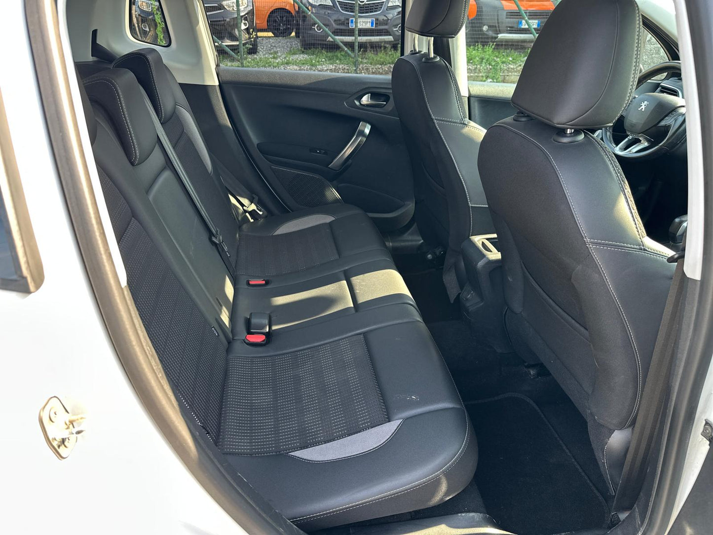 PEUGEOT 2008 1.2 PURETECH TURBO 110 S&S BLACK MATT – ELEGANZA, TECNOLOGIA E GUIDA DINAMICA