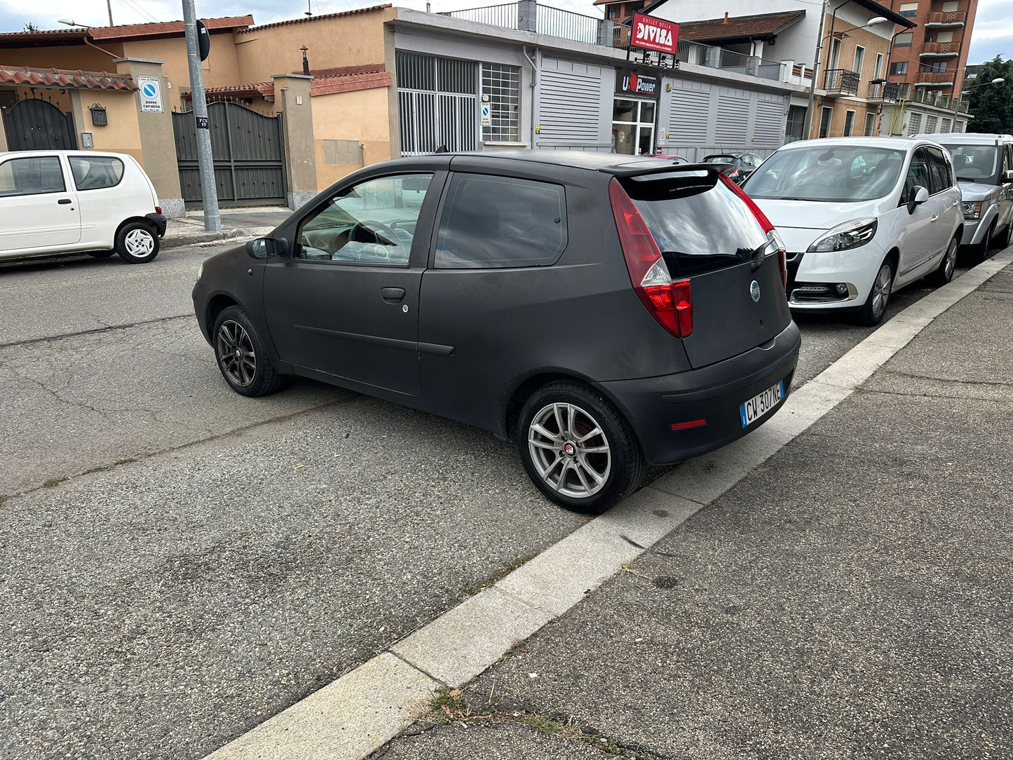 Fiat Punto 1.2 3P Dynamic GPL – Giugno 2005 – €2.700