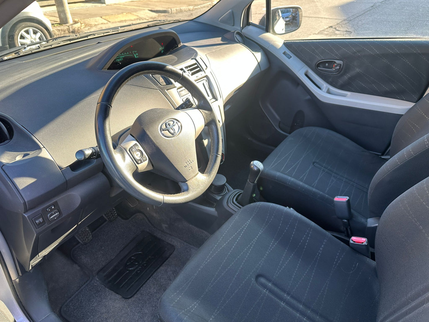TOYOTA Yaris 1.0 5P Sol β Anno 2008