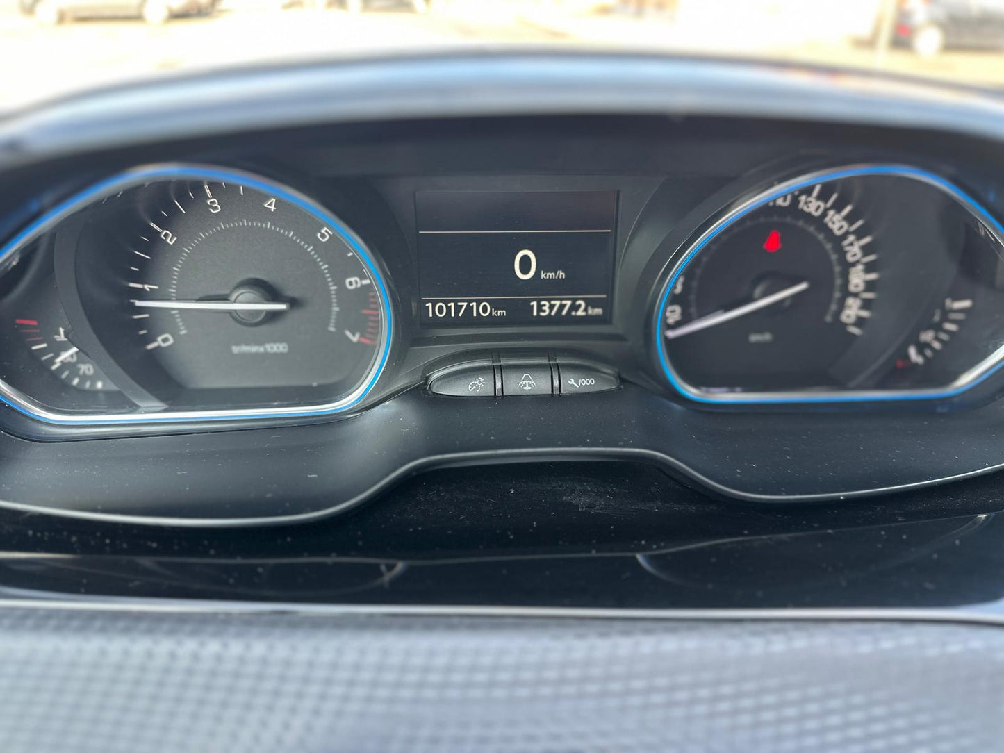 PEUGEOT 2008 1.2 PURETECH TURBO 110 S&S BLACK MATT – ELEGANZA, TECNOLOGIA E GUIDA DINAMICA
