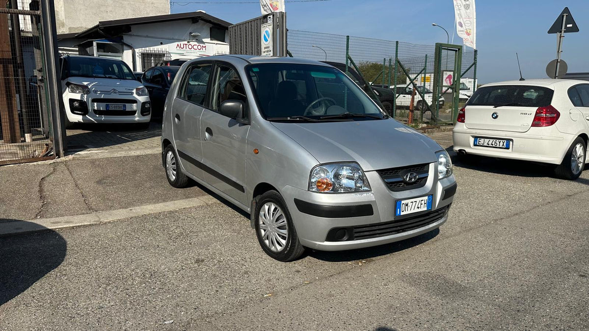 Hyundai Atos Prime 1.1 12V Active: vista esterna di tre quarti anteriore