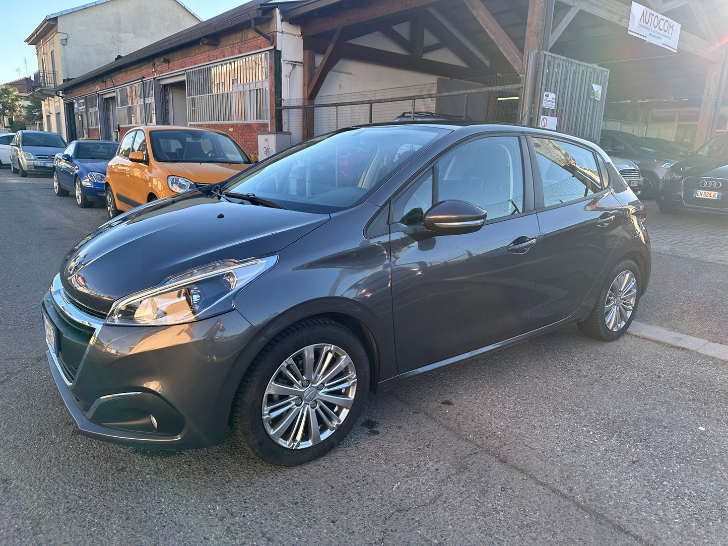 PEUGEOT 208 1.2 PURETECH 82 CV 5P ALLURE