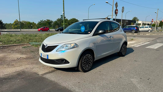 LANCIA YPSILON 1.2 69 CV GPL ECOCHIC GOLD – EURO 6