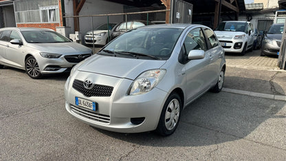 Toyota Yaris 1.4 D-4D 90 CV M-mt Navi: vista esterna di tre quarti anteriore
