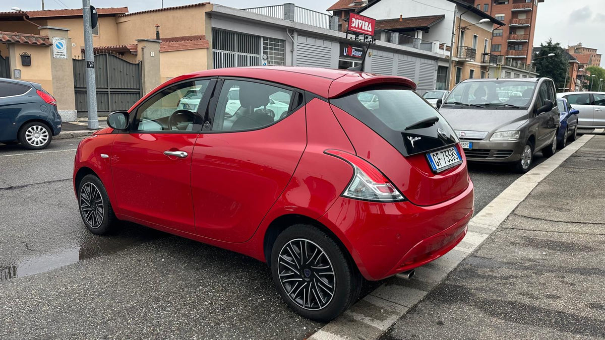 LANCIA YPSILON 1.0 FIREFLY HYBRID ECOCHIC GOLD 69 CV – EURO 6