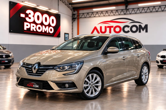 Renault Megane Sporter 1.5 dCi Energy Bose 110 CV: vista esterna di tre quarti anteriore