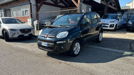 Fiat Panda 0.9 TwinAir Turbo Natural Power Lounge: vista esterna di tre quarti anteriore