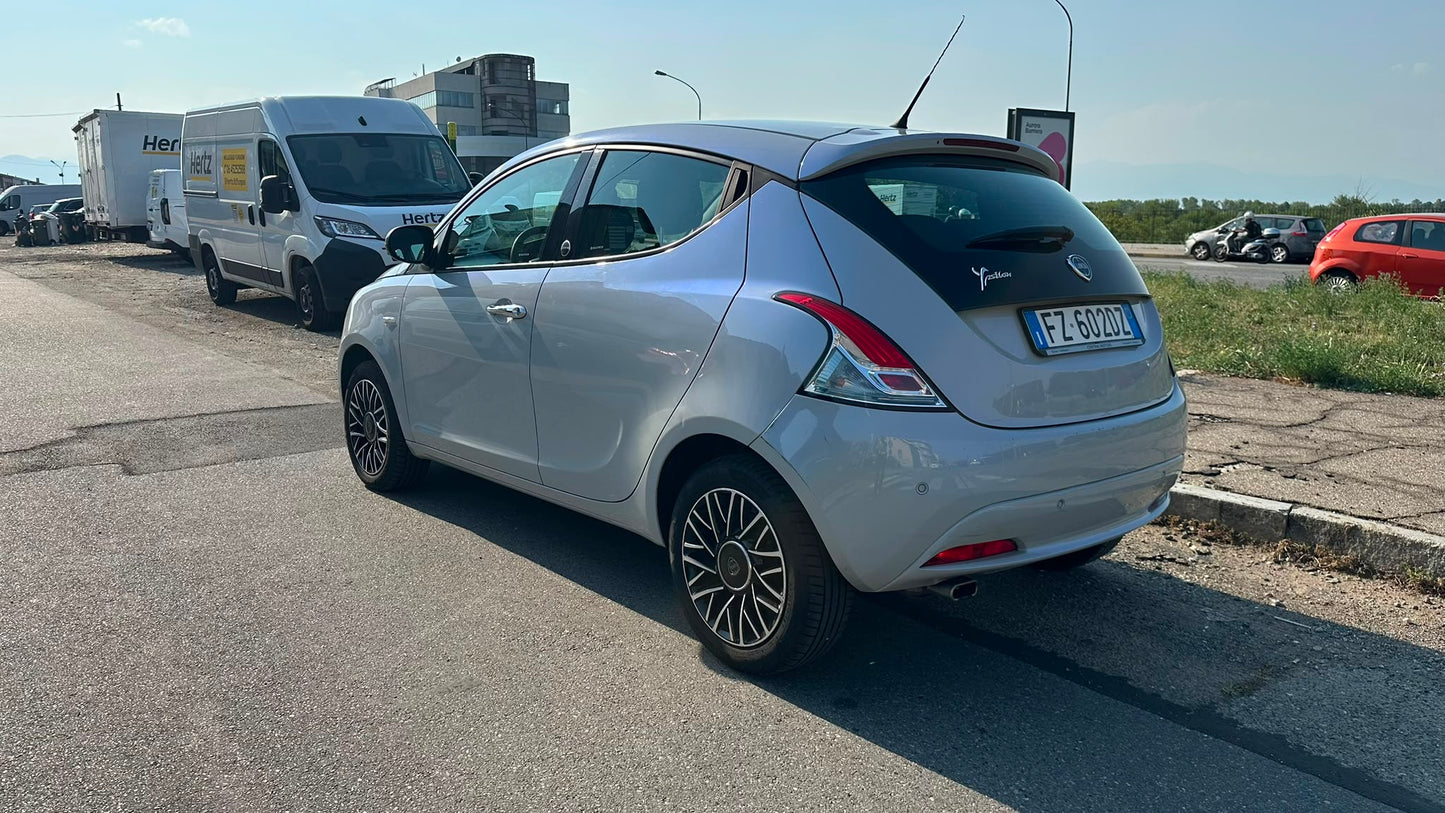 LANCIA YPSILON 1.2 69 CV GPL ECOCHIC GOLD – EURO 6