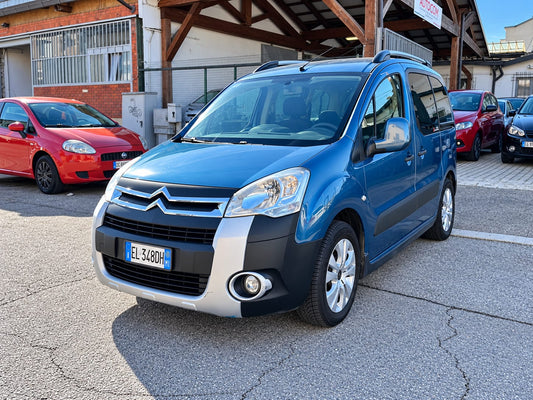 Citroën Berlingo 1.6 HDi 90 CV Fap Xtr Theatre: vista esterna di tre quarti anteriore