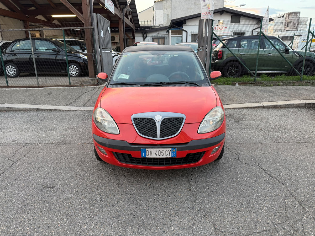 Lancia Ypsilon 1.2 60 CV: vista frontale