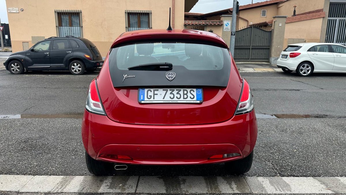 LANCIA YPSILON 1.0 FIREFLY HYBRID ECOCHIC GOLD 69 CV – EURO 6