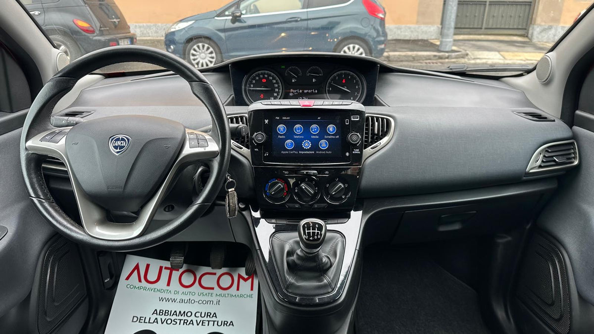 LANCIA YPSILON 1.0 FIREFLY HYBRID ECOCHIC GOLD 69 CV – EURO 6