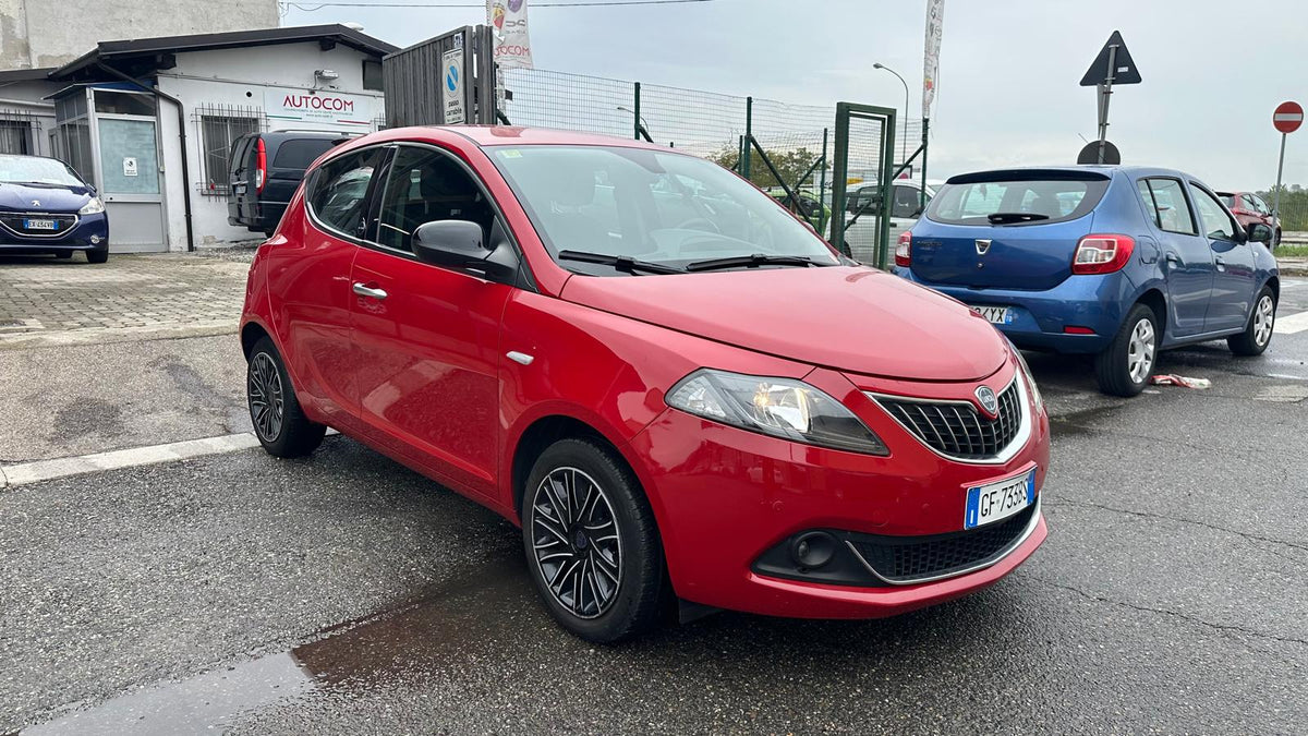 LANCIA YPSILON 1.0 FIREFLY HYBRID ECOCHIC GOLD 69 CV – EURO 6