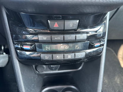 PEUGEOT 2008 1.2 PURETECH TURBO 110 S&S BLACK MATT – ELEGANZA, TECNOLOGIA E GUIDA DINAMICA