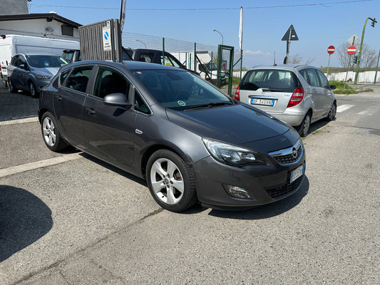 OPEL Astra 1.6 Turbo 180CV Cosmo S – 2010 –
