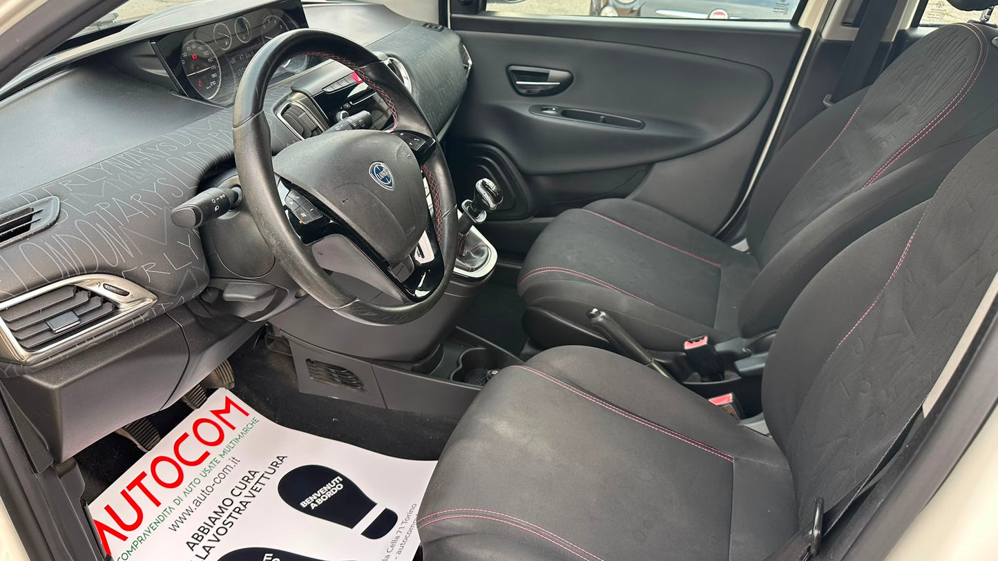 LANCIA YPSILON 1.2 69 CV 5 PORTE PLATINUM