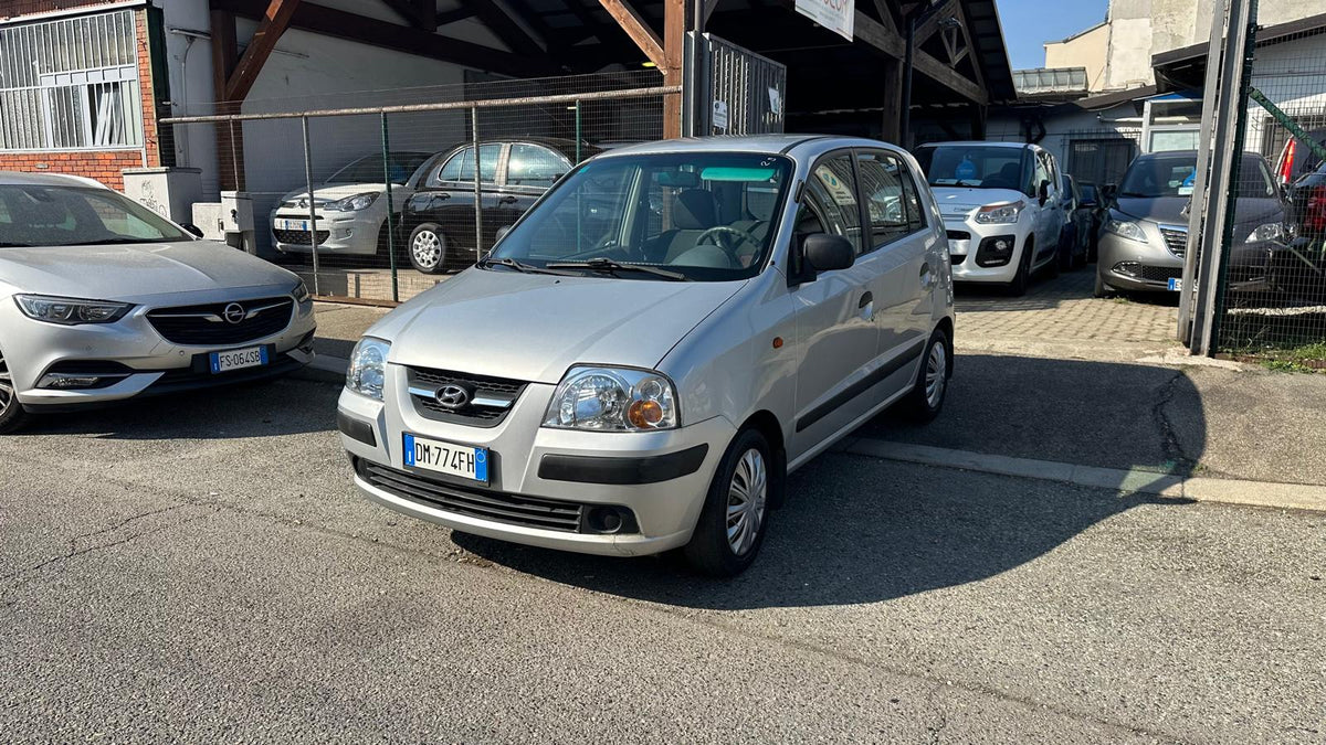 Hyundai Atos Prime 1.1 12V Active: vista esterna di tre quarti anteriore