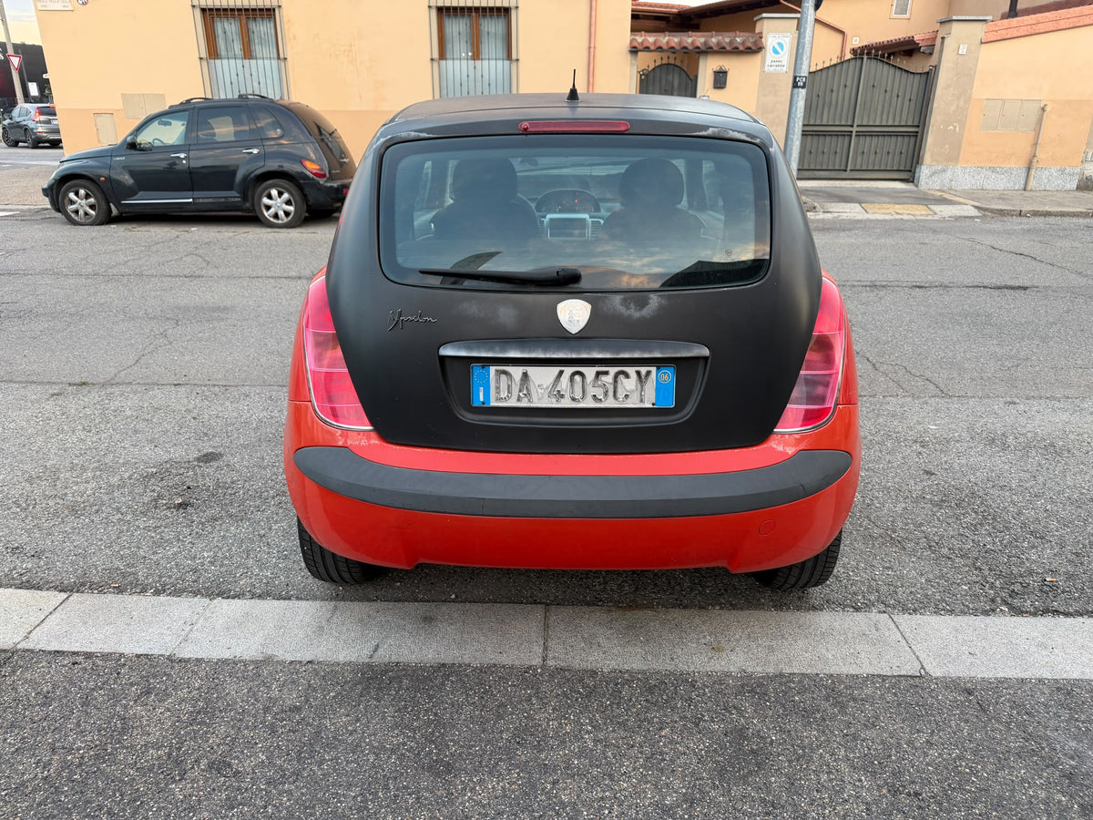 Lancia Ypsilon 1.2 60 CV: vista posteriore