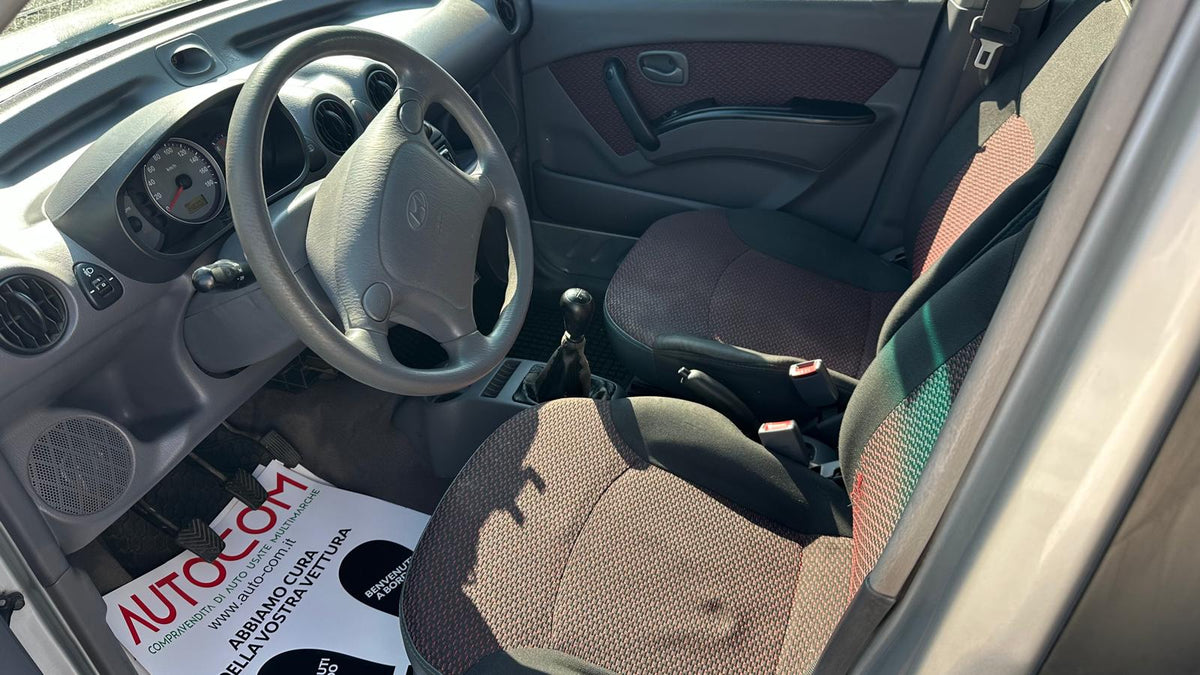 Hyundai Atos Prime 1.1 12V Active: posto guida e sedili anteriori
