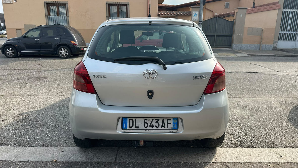 Toyota Yaris 1.4 D-4D 90 CV M-mt Navi: vista posteriore