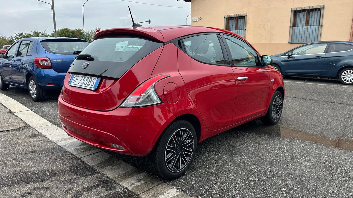 LANCIA YPSILON 1.0 FIREFLY HYBRID ECOCHIC GOLD 69 CV – EURO 6